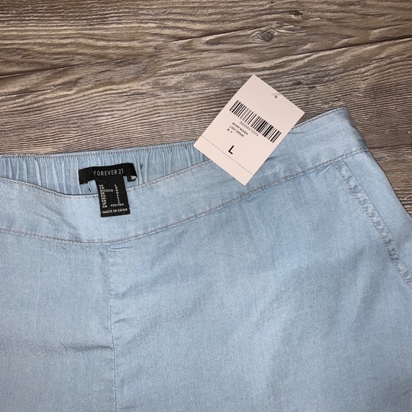 Chambray Ruffle-Hem Shorts - Picture 2 of 2